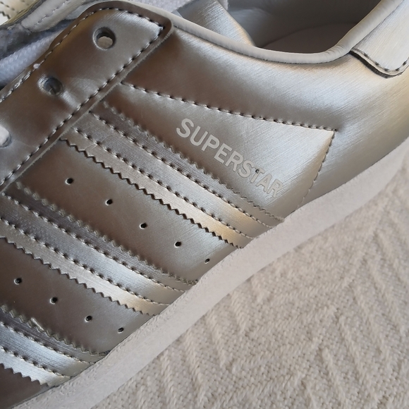 adidas ♡ superstar sneakers silver 8.5 - Picture 2 of 8